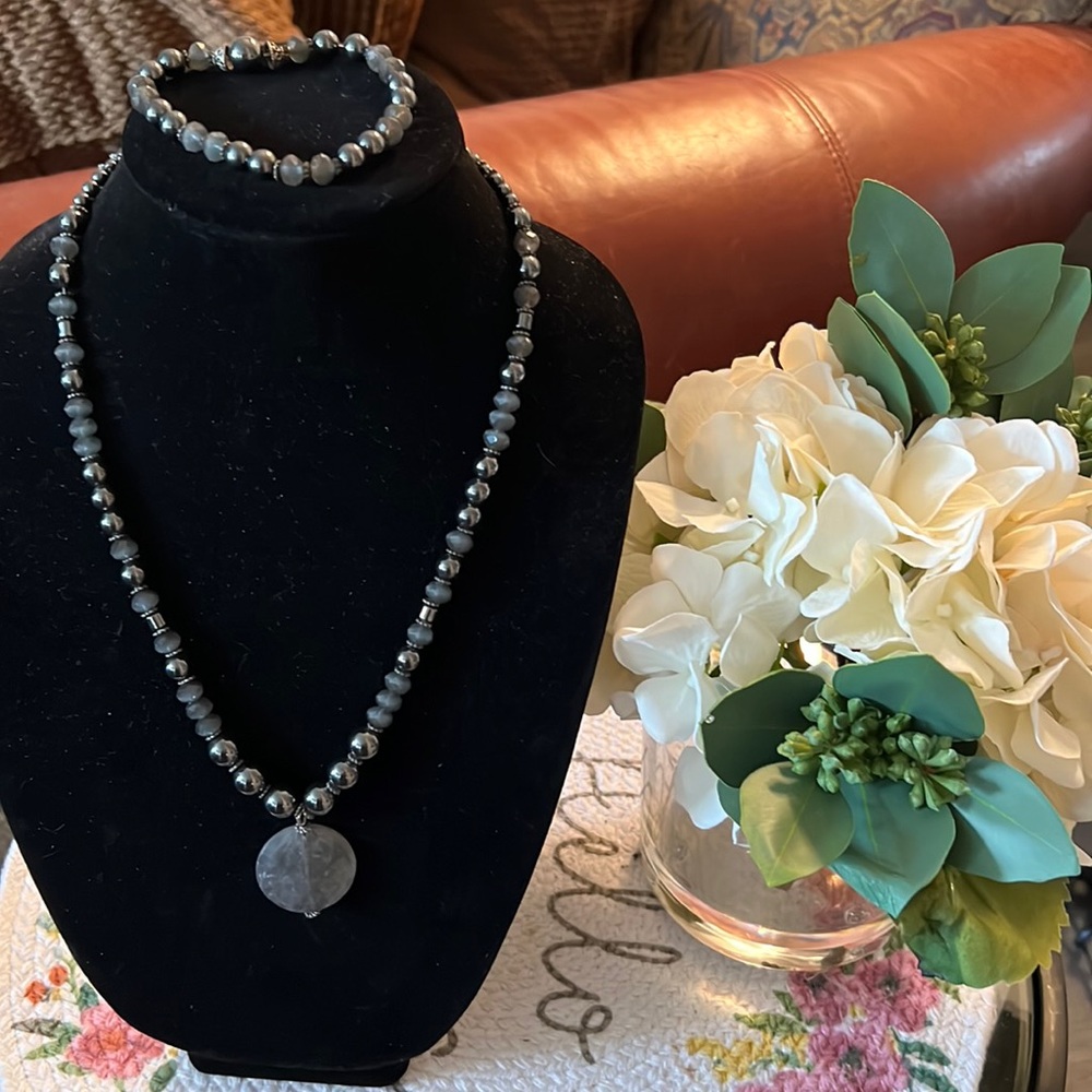 Necklace and bracelet made of semi-precious stones! Grey and black! Beautiful!